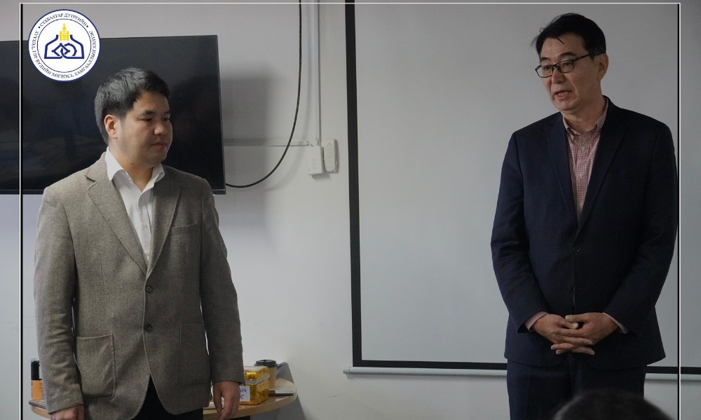 📌"Хүүхэд эрхэм хэрэглэгч" аяны хүрээнд Японы Хүүхдийг Ивээх Сантай хамтран "Өдөр тутам хэрэглэх хүмүүжлийн эерэг арга" эцэг эхийн чиглүүлэгч багшийн сургалт зохион байгуулагдаж байна.
Сургалтад дүүргийн хүүхэд гэр бүлийн хөгжил, хамгааллын хэлтсийн сэтгэл зүйч, асуудал хариуцсан мэргэжилтнүүд, түр хамгаалах байр, хороодын нийгмийн ажилтнууд нийт 26 ажилтан албан хаагч хамрагдаж байна.👏
🖊️Сургалтын нээлтийг Сүхбаатар дүүргийн Хүүхэд, гэр бүлийн хөгжил хамгааллын хэлтсийн дарга Л.Гантулга, Хүүхдийг Ивээх Сангийн Монгол дахь Суурин төлөөлөгч Л.Баян-Алтай нар үг хэлж, амжилт хүслээ. 
"Өдөр тутам хэрэглэх хүмүүжлийн эерэг  арга" сургалт нь 4 өдрийн турш үргэлжилнэ.
Сургалтыг Хүүхдийг Ивээх Сангийн Хүүхэд хүмүүжлийн эерэг арга сургалтын үндэсний сургагч багш Г.Цолмон, Э.Оюунмаа нар орж байна.🤝
2026.04.21